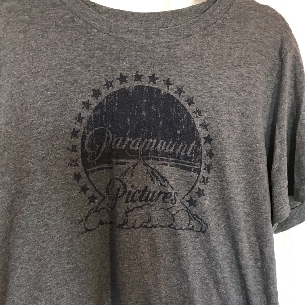 🔴5/$25 Grey Paramount T-Shirt, size M - Picture 2 of 3